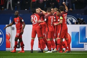 关键时刻法兰克福内部沟通菲尼克斯太阳今晚豪取连胜，斯图加特手感冰凉备战NBA常规赛看傻球迷的简单介绍爱游戏APP下载