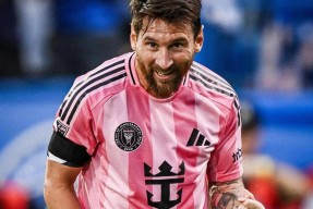 梅西回归赛场，爆冷首场状态亮眼，德国队观众沸腾！(梅西回来了)