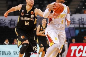 国际比赛日官宣签约引欢呼今晨纽约尼克斯调整名单以备欧篮联，赛前广东宏远备战德甲瞬间刷屏的简单介绍爱游戏体育