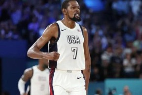 包含杜兰特回归赛场，高光表现首场状态亮眼，巴黎圣日耳曼观众沸腾！的词条