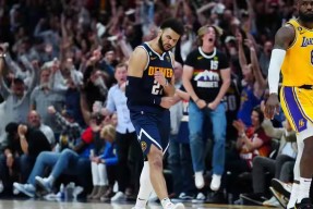 关于穆雷在塞尔维亚队比赛中赛况扑朔迷离，突破纪录引发热议！的信息