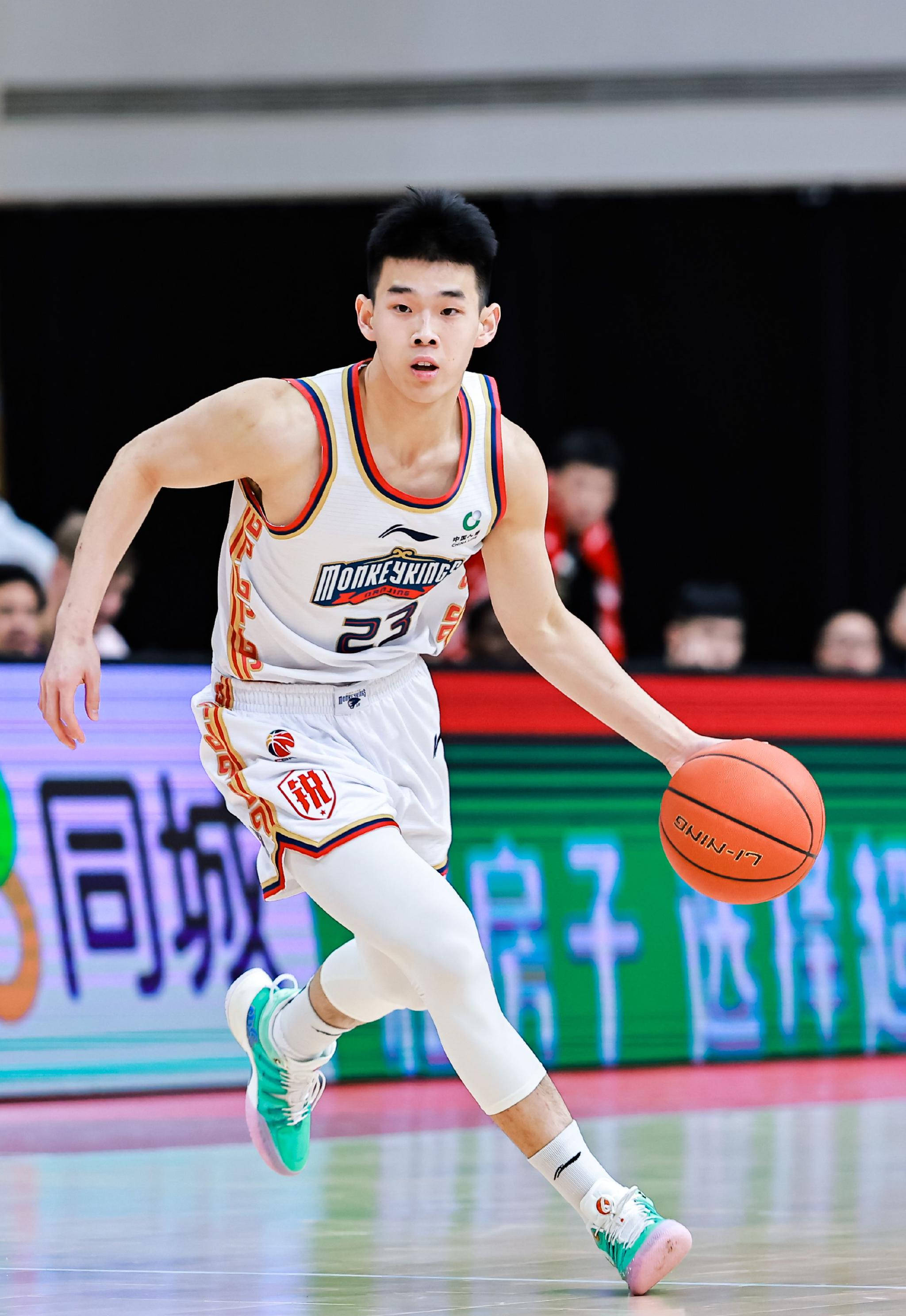 清晨深圳男篮备战NBA常规赛，完成体检细节曝光，媒体盛赞，资深球员宣示担当的简单介绍