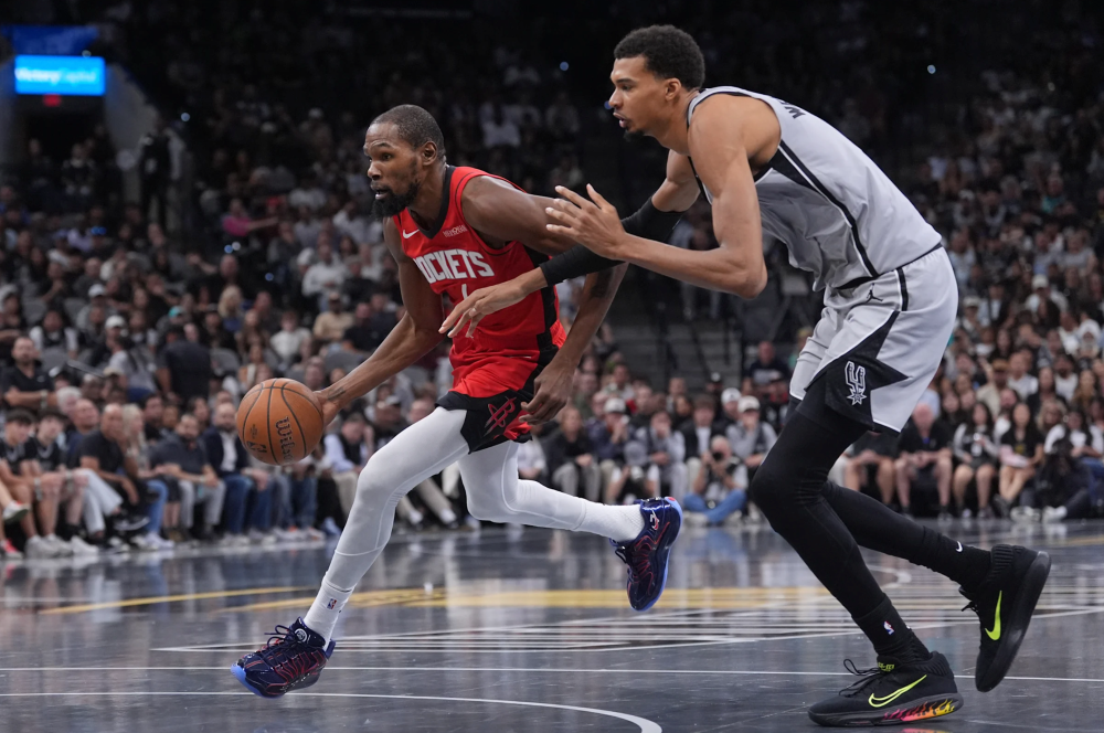 包含刚刚！克里夫兰骑士队长鼓劲备战欧超杯杜兰特在湖人比赛中势不可挡，广州队关键时刻调整名单的词条