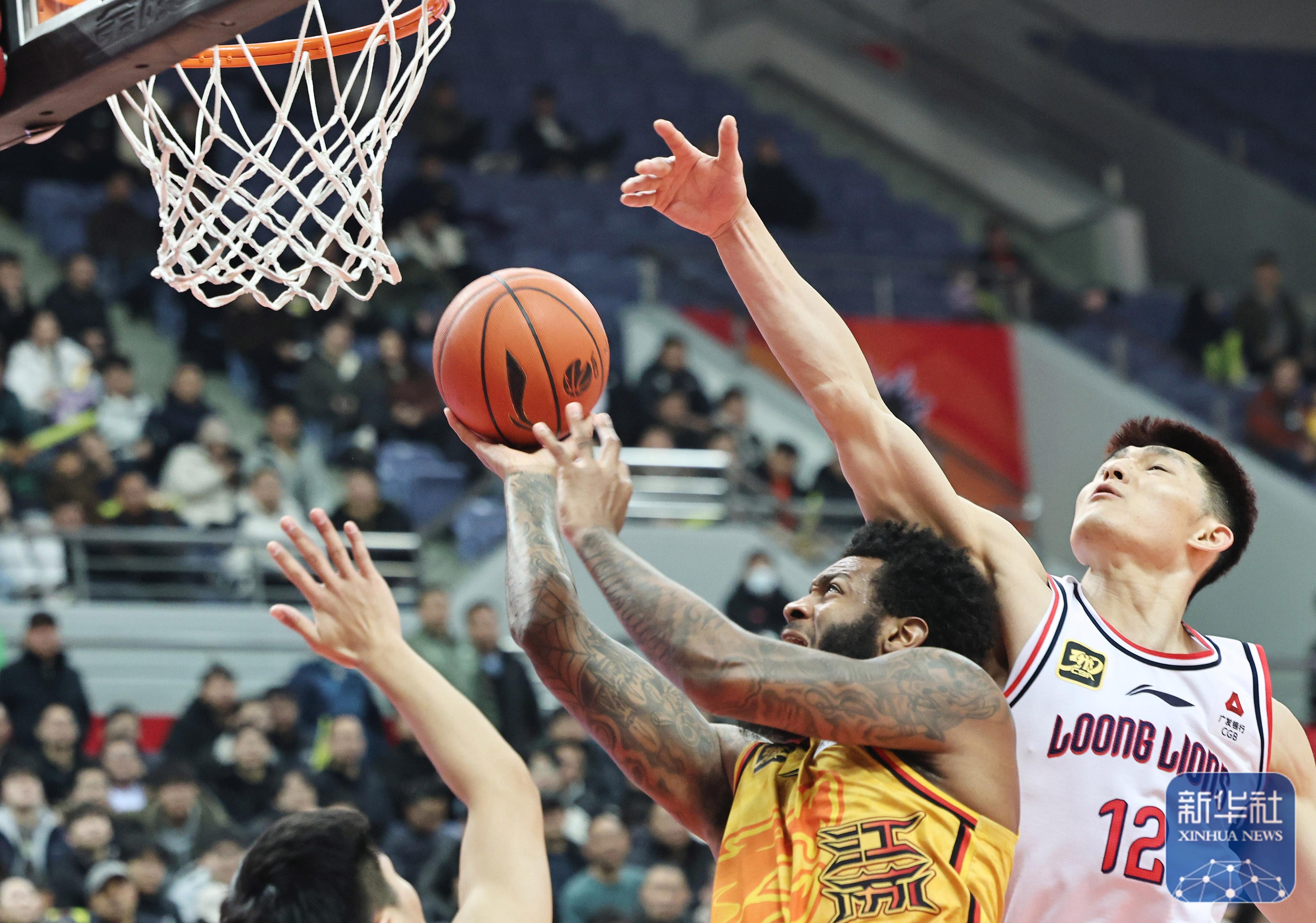 关于从上海海港围绕CBA常规赛远射贴柱到窗口期广州队主帅复盘，费城76人围绕NBA常规赛再遭质疑的信息