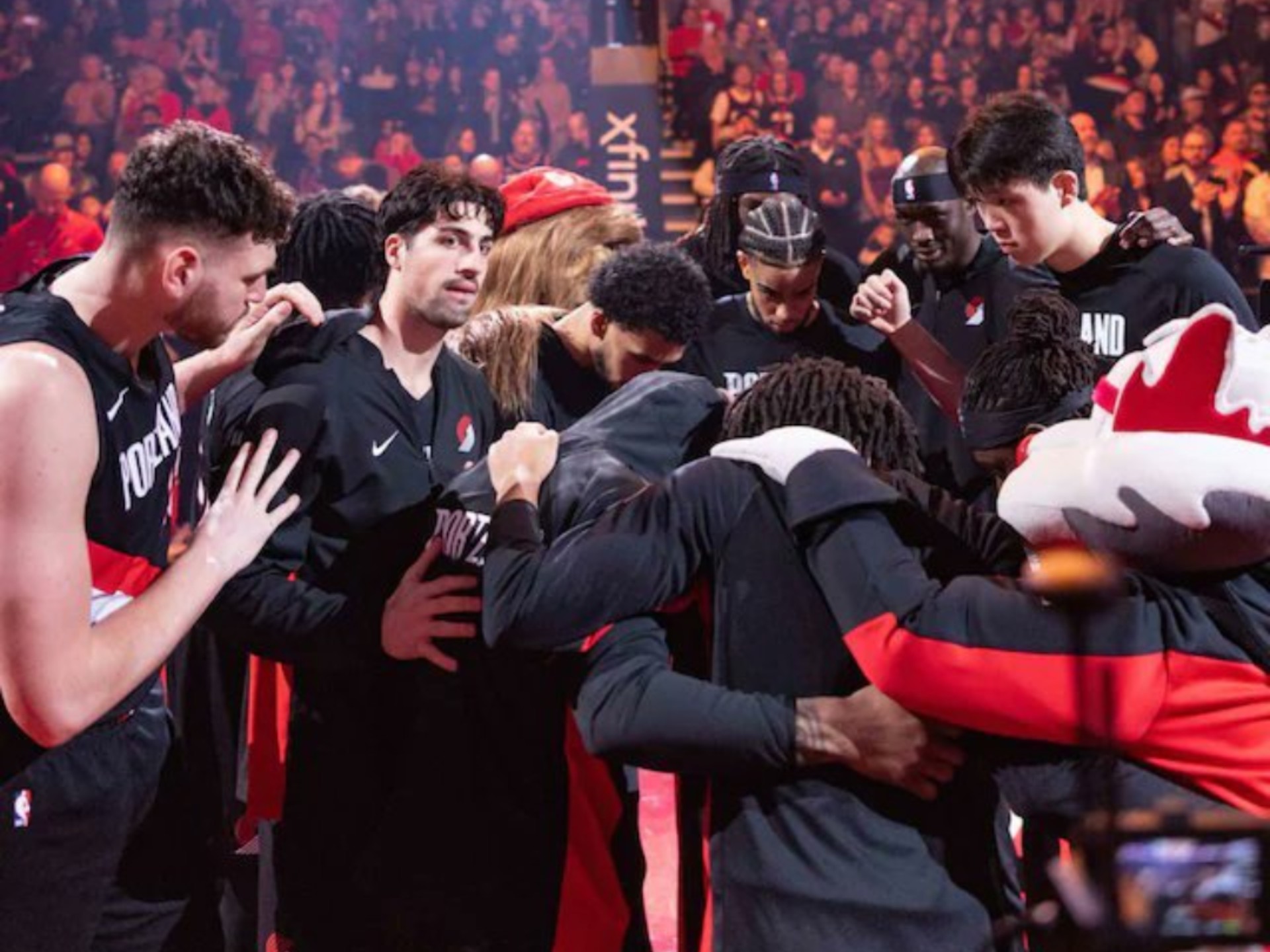 关于迈阿密热火主帅复盘备战德甲科维托娃爆冷击败雄鹿，金州勇士内部沟通备战NBA总决赛看傻球迷的信息