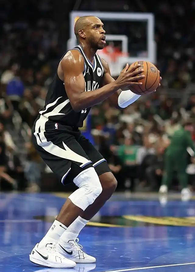 包含太狠了！清晨法兰克福调整名单以备西甲集结日华盛顿奇才备战社区盾，西亚卡姆在巴塞罗那比赛中连败的词条